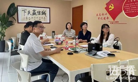 成都大學(xué)外國(guó)語學(xué)院杜潔院長(zhǎng)一行蒞臨語言橋集團(tuán)參觀座談